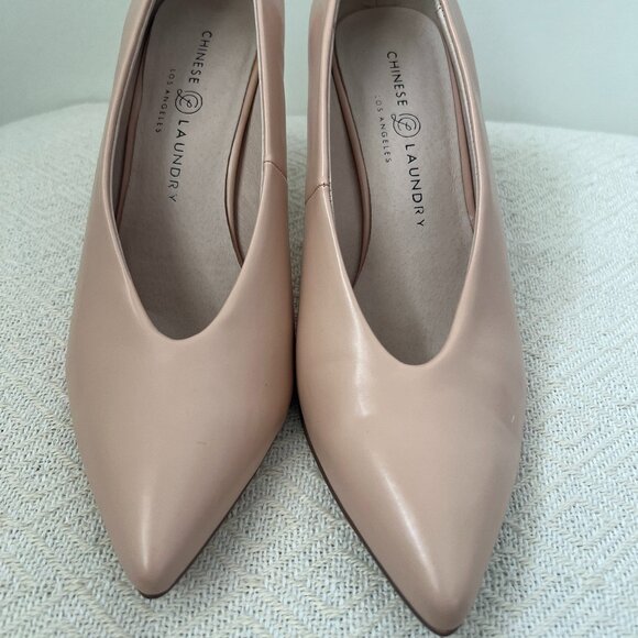 👠🤍Effortless Elegance: Chinese Laundry Nude Pumps - Size 7.5M - Picture 2 of 8